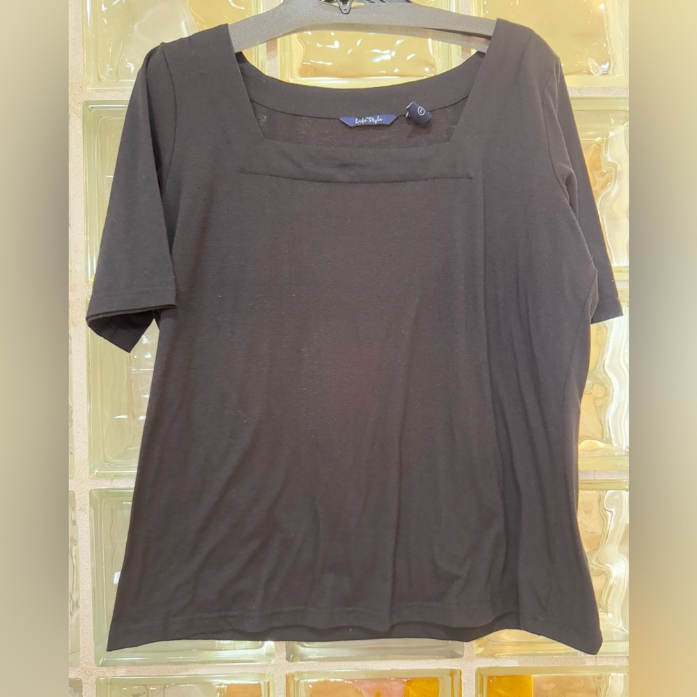 Stylish Black Short Sleeve Tee